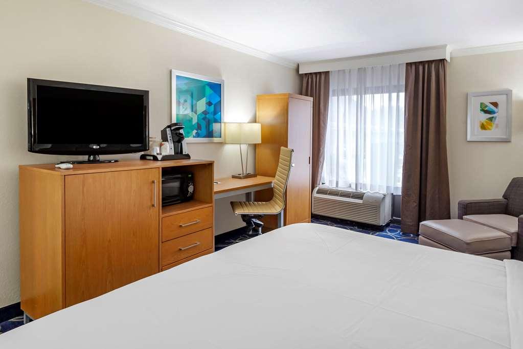 Comfort Inn & Suites Houston I-10 West Energy Corridor الغرفة الصورة